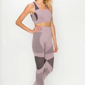 Sale sale.Beautiful stunning 2 piece seamless wear